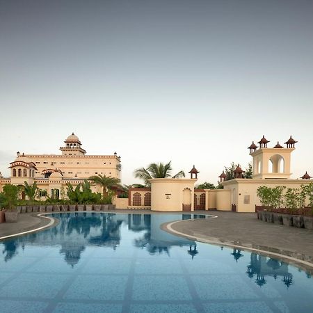 Uday Palace Navsari, A Member Of Radisson Individuals Zewnętrze zdjęcie