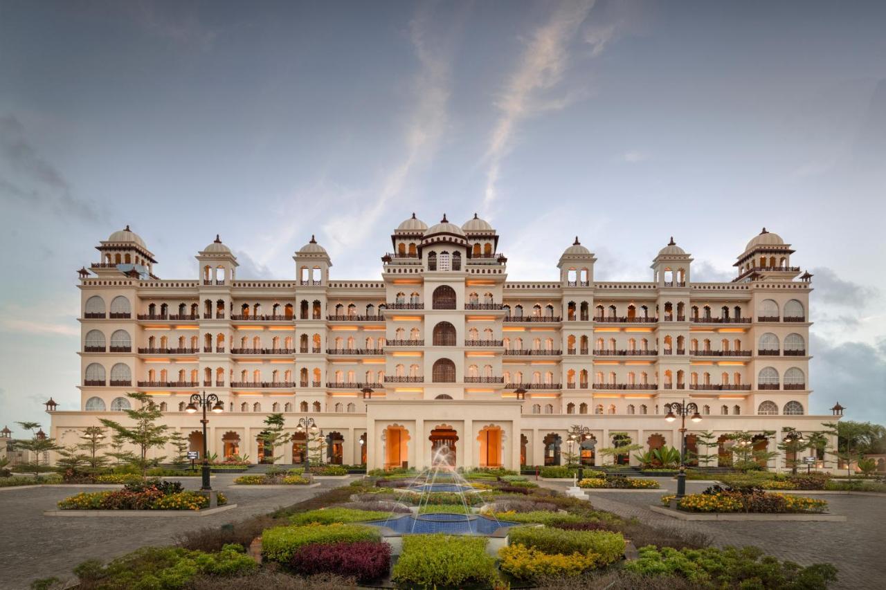 Uday Palace Navsari, A Member Of Radisson Individuals Zewnętrze zdjęcie