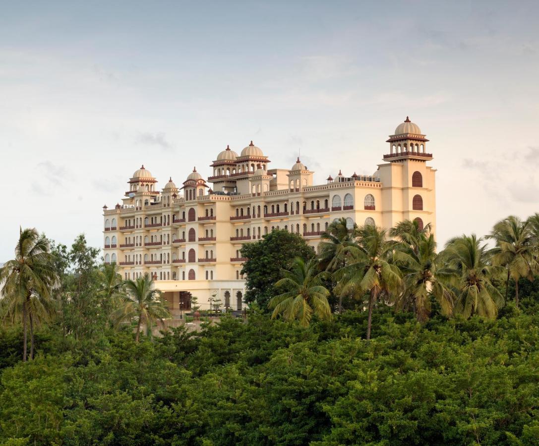 Uday Palace Navsari, A Member Of Radisson Individuals Zewnętrze zdjęcie