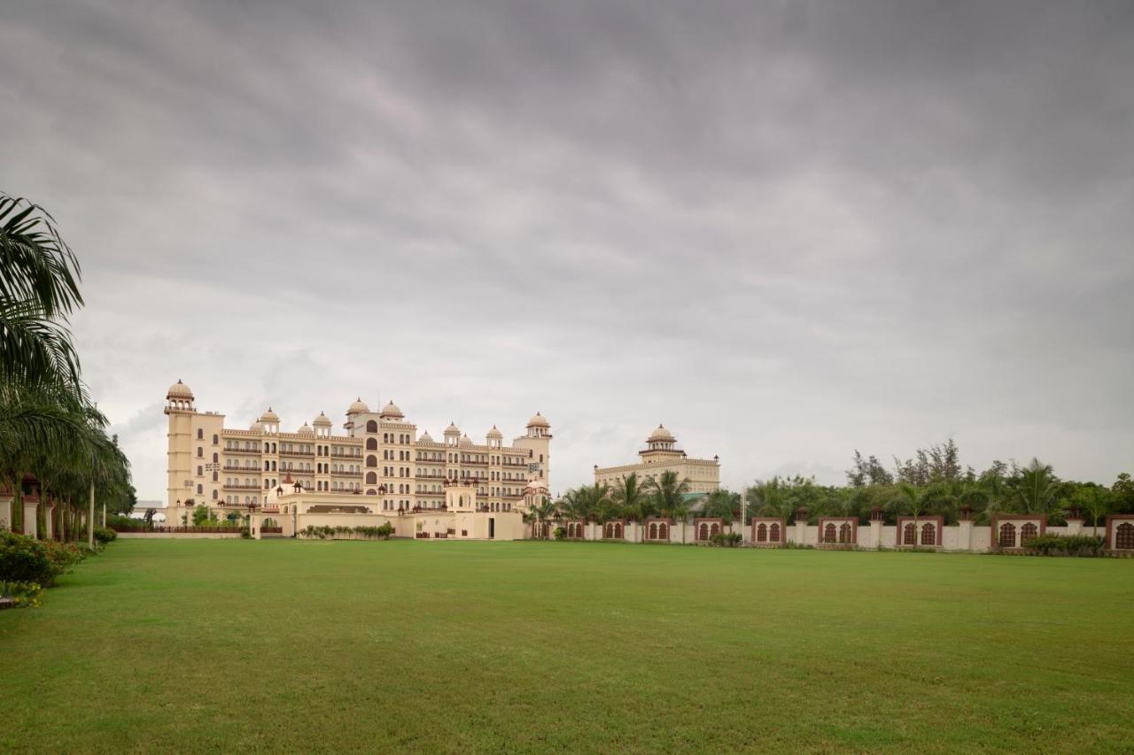 Uday Palace Navsari, A Member Of Radisson Individuals Zewnętrze zdjęcie