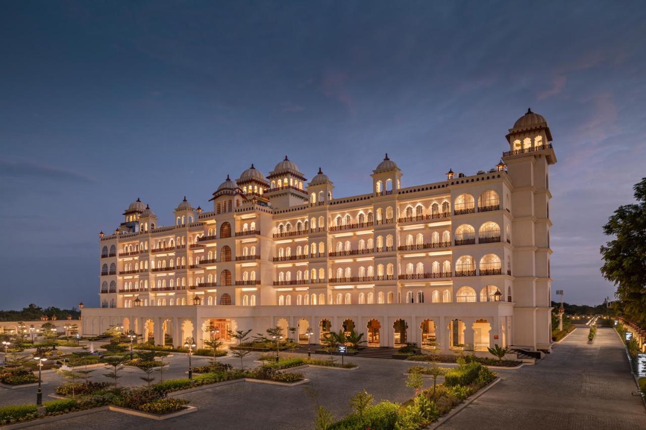 Uday Palace Navsari, A Member Of Radisson Individuals Zewnętrze zdjęcie