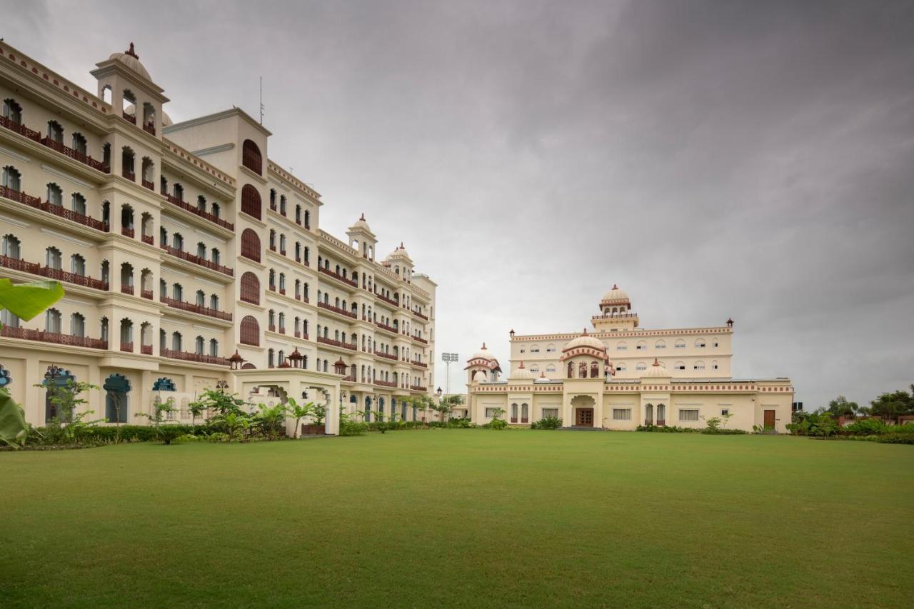 Uday Palace Navsari, A Member Of Radisson Individuals Zewnętrze zdjęcie
