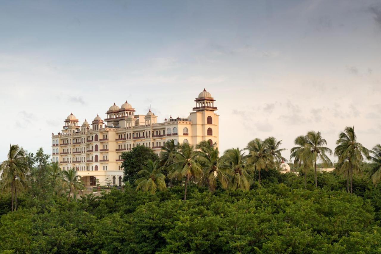 Uday Palace Navsari, A Member Of Radisson Individuals Zewnętrze zdjęcie