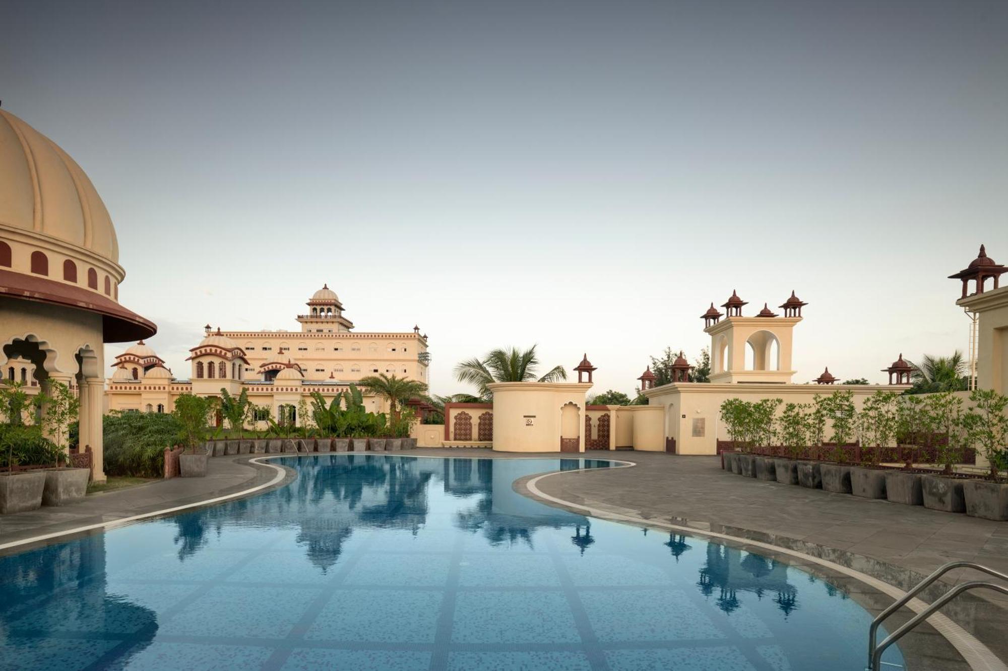 Uday Palace Navsari, A Member Of Radisson Individuals Zewnętrze zdjęcie